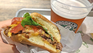 【最高かよ】Shake Shack×ブルックリンブルワリー バーガー&クラフトビールのペアリング5種、あなたの好みは?