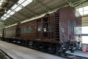 京都鉄道博物館、建築限界測定用試験車「オヤ31形31号車」特別展示
