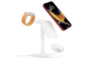 iPhone／Apple Watch／AirPodsをまとめて充電できる3-in-1ワイヤレス充電器