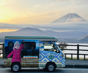 「ゆるキャン△ピングカー」、東京キャンピングカーショー2022に出没決定