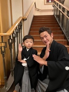 初代「ウルトラ親子大使」に中村獅童、小川陽喜親子が就任