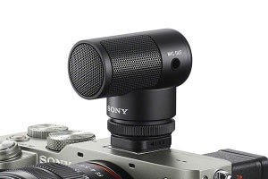 ソニー、音をクリアに収録できるカメラ用小型ショットガンマイク