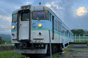 長野色115系「クハ115-1106」万葉超音波温泉の敷地内で保存・活用