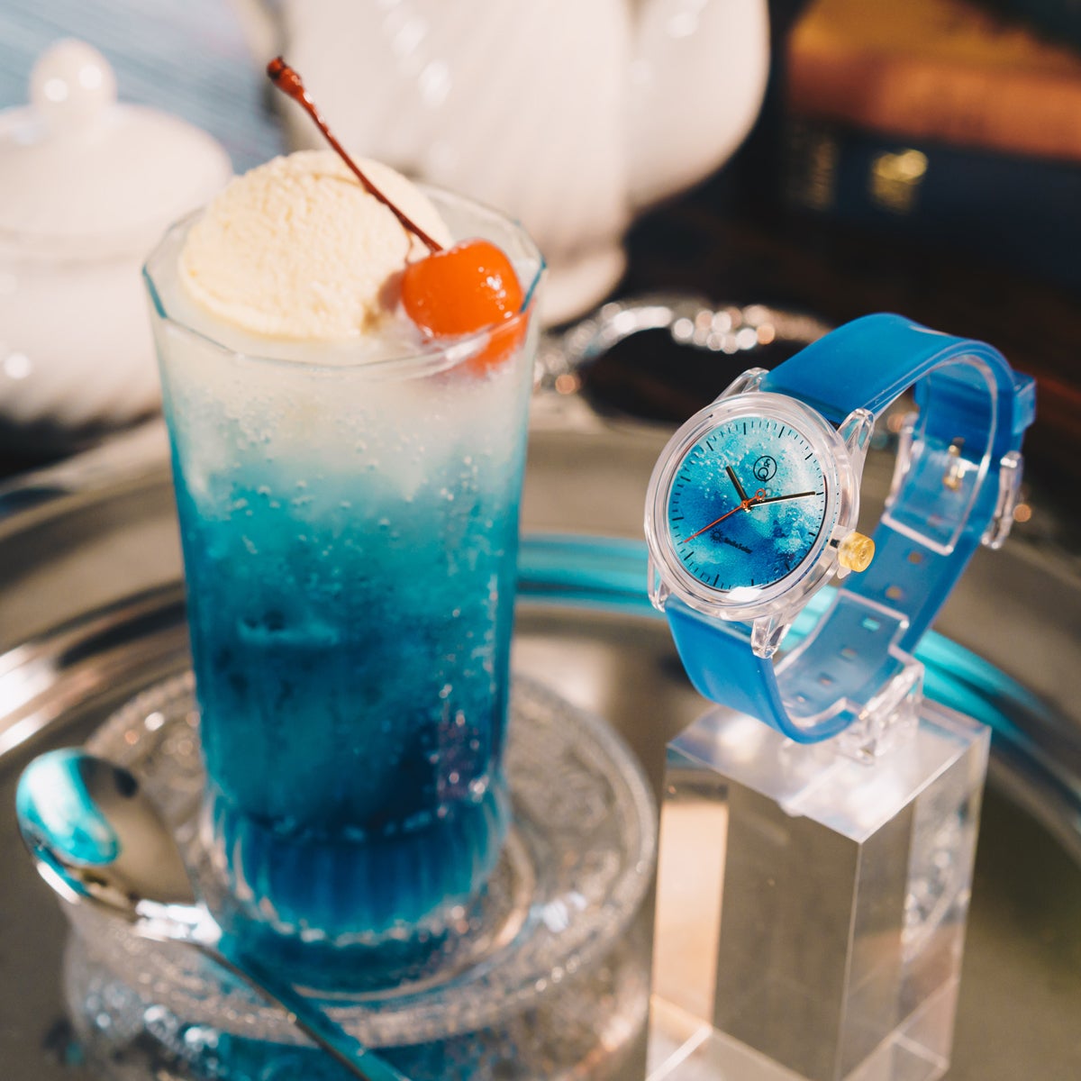 Qu0026Q旅する喫茶コラボ腕時計 月光藍 - 時計