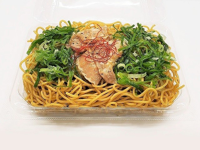 「屋台風ねぎ塩豚焼そば」(399円)