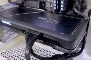 Intel、「Arc A750」ビデオカードの性能デモ公開、GeForce RTX 3060と比較