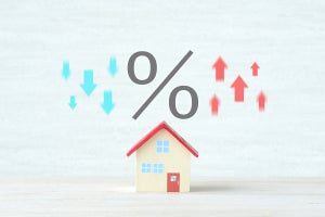 今後1年間で住宅ローン金利が上がると思う人は42.2%、その理由は?