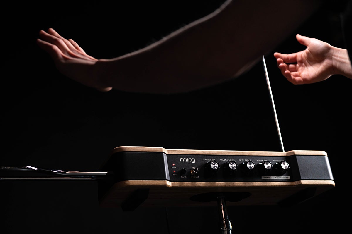 コルグ、米Moog Musicのテルミン「Etherwave Theremin」の販売を開始 | マイナビニュース