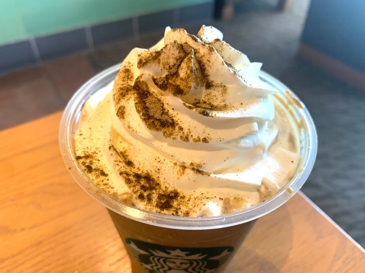 スタバ8月の新作「石川 いいじ 棒ほうじ茶 フラペチーノ」のカロリーは286kcalです