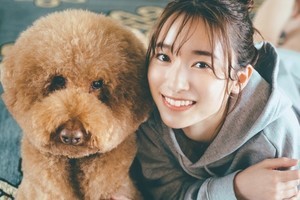 櫻坂46守屋麗奈、「大きなモフモフ」と念願2ショット　1st写真集先行カット