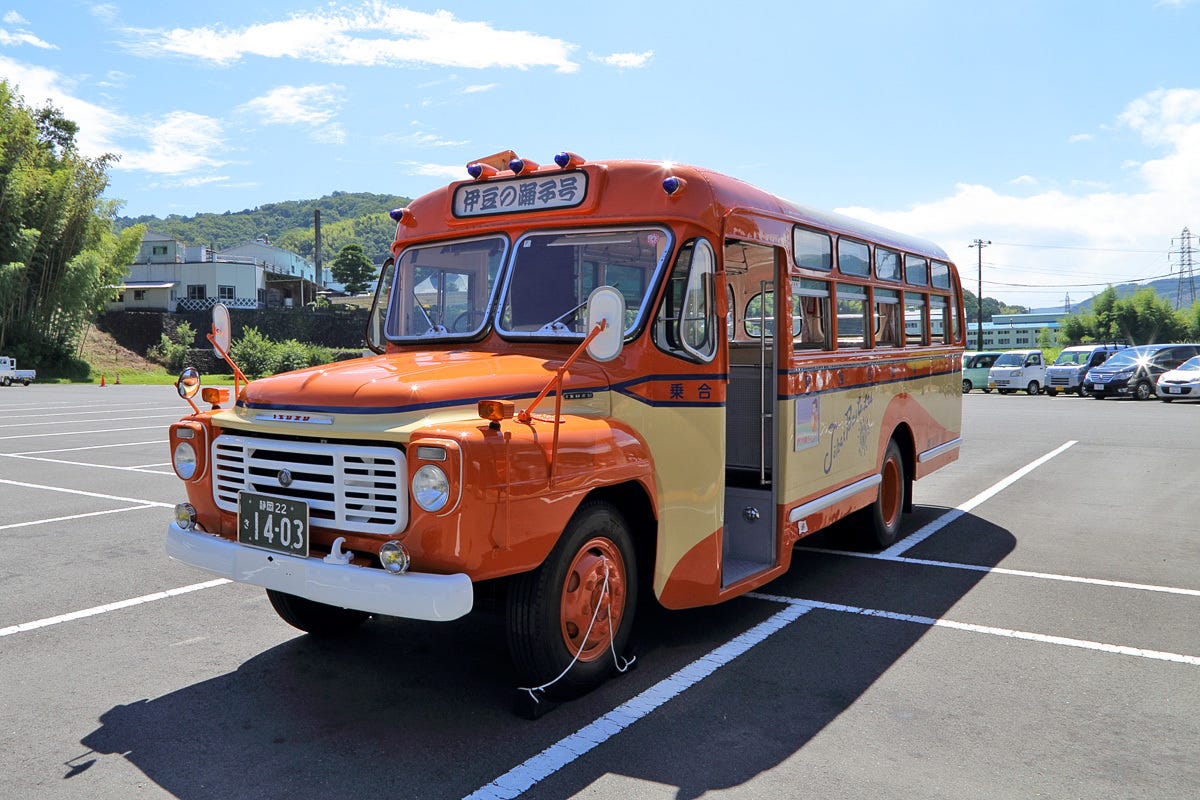 昭和レトロ感が満載! 1964年製ボンネットバス「伊豆の踊子号」が復活 