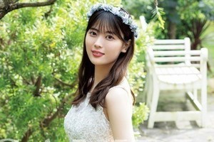 乃木坂46岩本蓮加、白いドレス姿披露　掛橋沙耶香はレトロな浴衣でおめかし