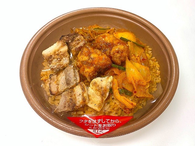 「サムギョプサル＆ヤンニョムチキン炒飯」(648円)