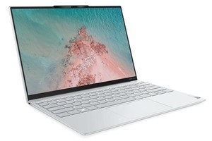 レノボ、カーボン採用で薄くて軽い13.3型ノートPC「Yoga Slim 770i Carbon」