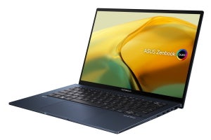 ASUS、超小型ACアダプタ付属の2.8K OLEDパネル搭載ノートPC