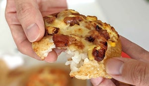 カリもち食感! ピザハットのおひとりさまピザ新作「ごはんピザMY BOX」3種実食レビュー