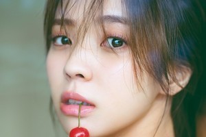 櫻坂46小林由依、2nd写真集表紙&タイトル公開「“意外”な私がたくさん」