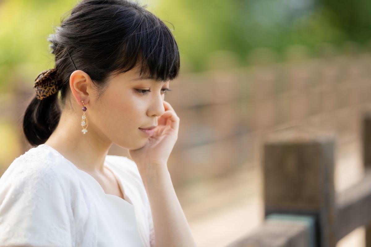 隣の芝生は青い」の意味と心理状態とは? 対処法、類語や英語表現