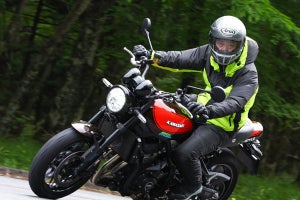 ワークマン、バイク乗り向け「防水×防寒」スーツを【4900円】で発売