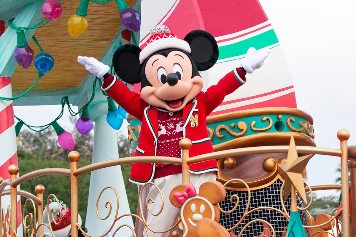 ディズニーリゾート 3年ぶりに ディズニー クリスマス 開催 パレードやスペシャルグッズ マイナビニュース