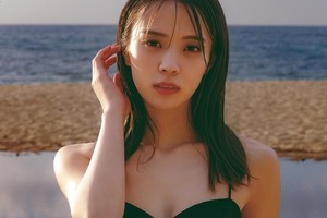 櫻坂46小林由依、黒ドレス姿で大人の色気　1st写真集の発売前重版も決定