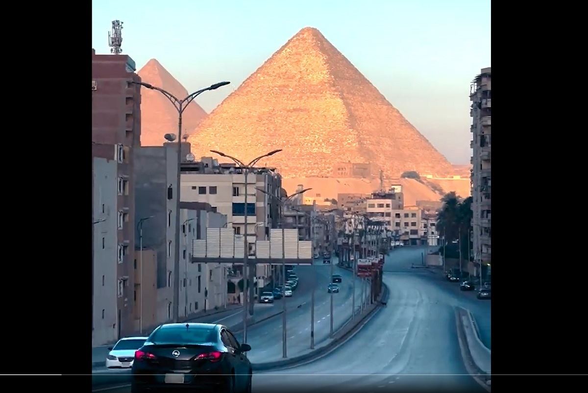 ピラミッド、街から見たら? | マイナビニュース