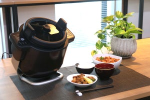 アイリスオーヤマ、内なべが自動回転して炒め・揚げ調理できる電気鍋