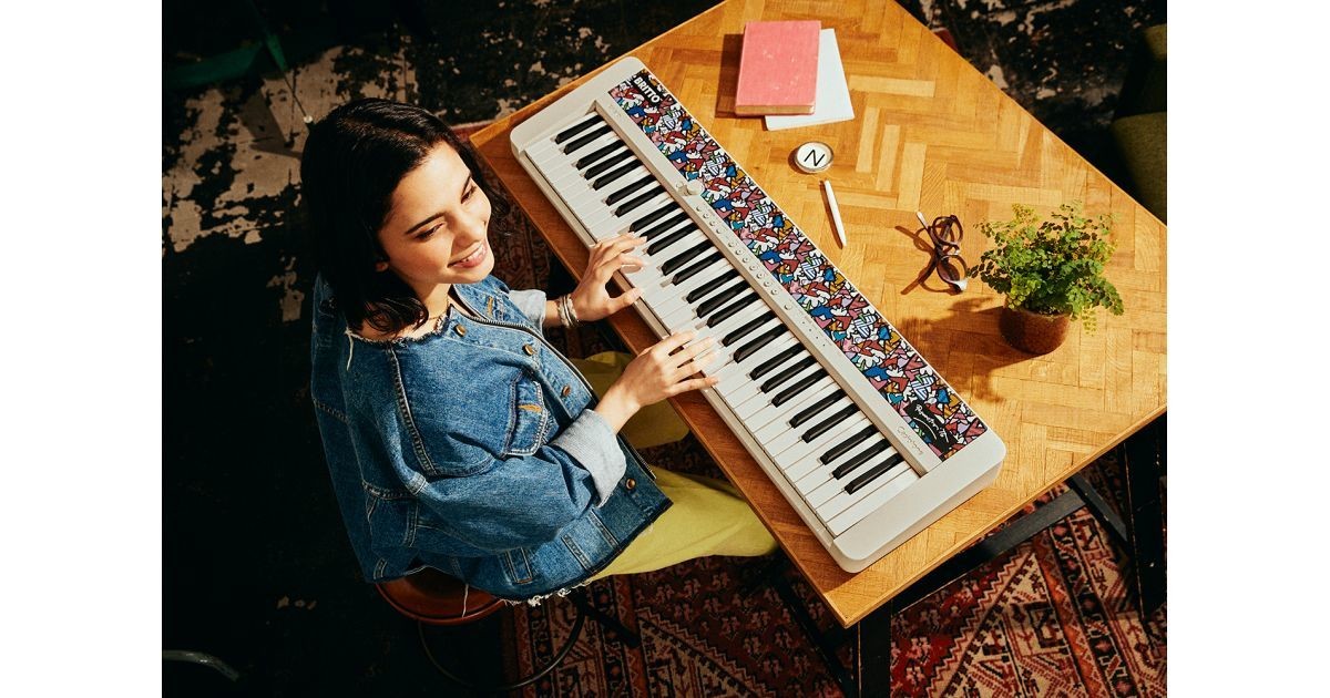 カシオ、ロメロ・ブリット氏とコラボした電子キーボード「Casiotone」 | マイナビニュース