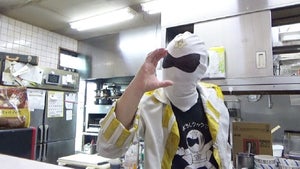 子どもに人気の覆面ヒーロー・クックマン、栃木のオモウマい店で活躍