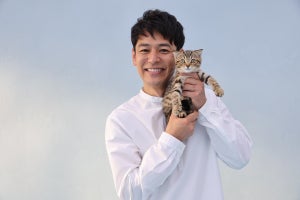 妻夫木聡、生後3カ月の子猫と共演「遊んでたら、いつの間にか…」