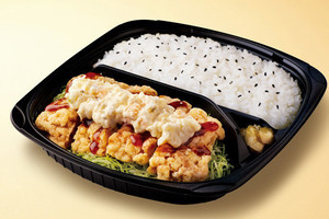 「たっぷりタルタルチキン南蛮弁当」が605円で登場