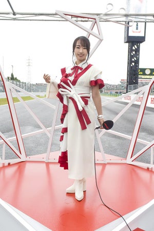 水樹奈々、3年ぶり開催のF1日本グランプリレース決勝にて国歌独唱