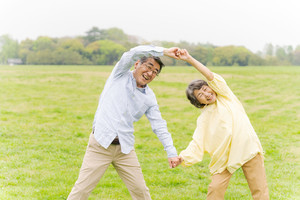 「健康寿命」理想は何歳? - 厚労省調査では男性72.68歳、女性75.38歳