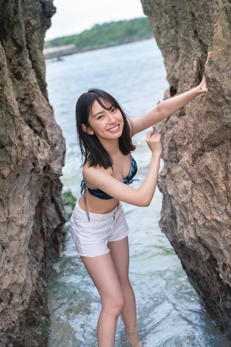 日向坂46金村美玖、美谷間のぞく水着カットを初公開「気合いで…」 | マイナビニュース