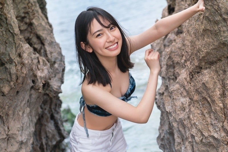 日向坂46金村美玖、美谷間のぞく水着カットを初公開「気合いで…」 | マイナビニュース