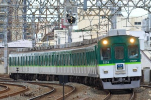 京阪5000系電車の鉄道部品がオークションに！ 格納式座席やラッシュ用扉が手に入るチャンス