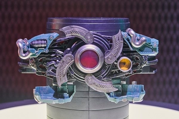 なりきり玩具は 画面の向こう側と自分を繋げる媒介 仮面ライダー Csm開発担当フナセン氏 伝統の逆をいく挑戦 1 マイナビニュース