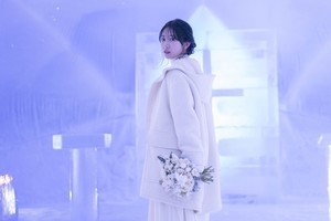 日向坂46金村美玖、赤ビキニで人生初の水着撮影「恥ずかしすぎて…」 | マイナビニュース