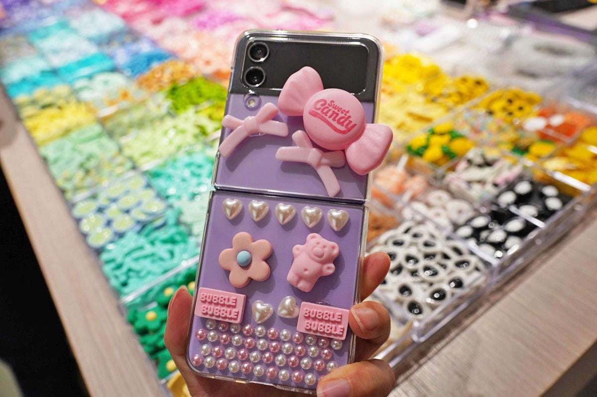 推し活にも】Galaxy Harajukuで、「文字入りストラップ」「スマホ