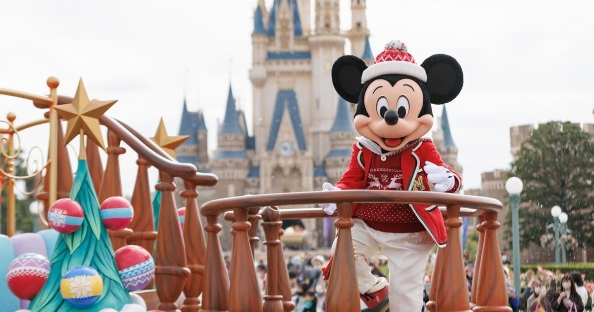 ディズニー クリスマス 3年ぶり開催 ミッキーたちがクリスマス衣装でパレード マイナビニュース