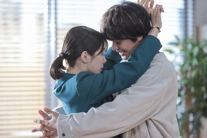 アサヒ(高橋海人)とかしこ(桜井ユキ)の“エアハグ降臨”!?『ボーイフレンド降臨!』