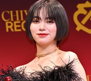 池田エライザ､タイトなドレス姿で魅了 バーテンダーに憧れ｢こんな将来もいい｣