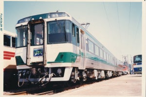 JR四国キハ185系「復刻国鉄色」京都鉄道博物館に - 関連イベントも
