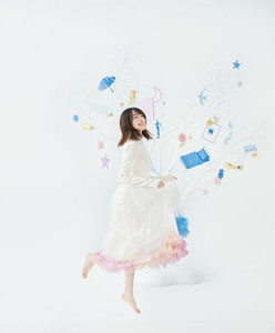 声優・上田麗奈、『アーティスト展 feRmata』のメインビジュアルを公開