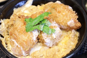 超巨大な牡蠣フライが3粒も!? かつ庵の「牡蠣とじ丼」が激ウマ!「大粒牡蠣フライフェア」に急げ