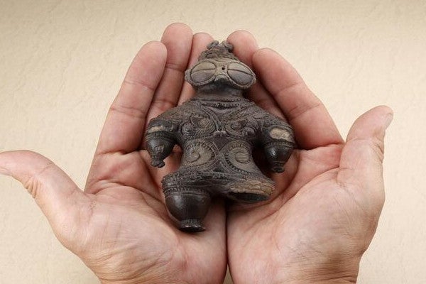 重要文化財「遮光器土偶」が手のひらサイズのフィギュアに - 東京 