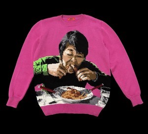 【衝撃!!】オーダー通りのデザインにセーターを編み上げるツイ主さん。まさかの依頼と完成度に「やばww」「面白いし一点物だし完成度高いし最高!」の声