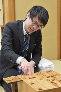 銀捨ての鬼手で形勢逆転！　近藤七段が羽生九段に競り勝つ　第81期順位戦Ｂ級１組