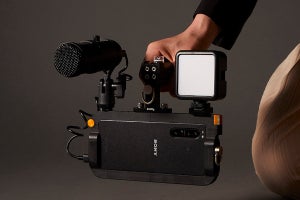 Deff、Xperiaシリーズで動画撮影用のカメラリグを組める「CLEAVE G10 BUMPER CAGE」