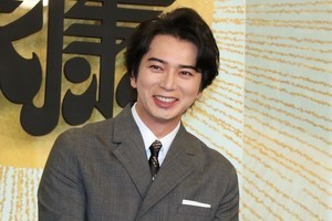 松本潤、家康の“金の甲冑”姿「背筋が伸びる」 生きるか死ぬかの戦いを意識